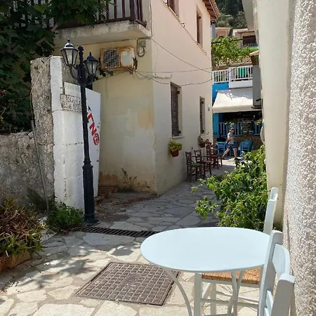 In Pedestrian Zone * Áyios Nikítas